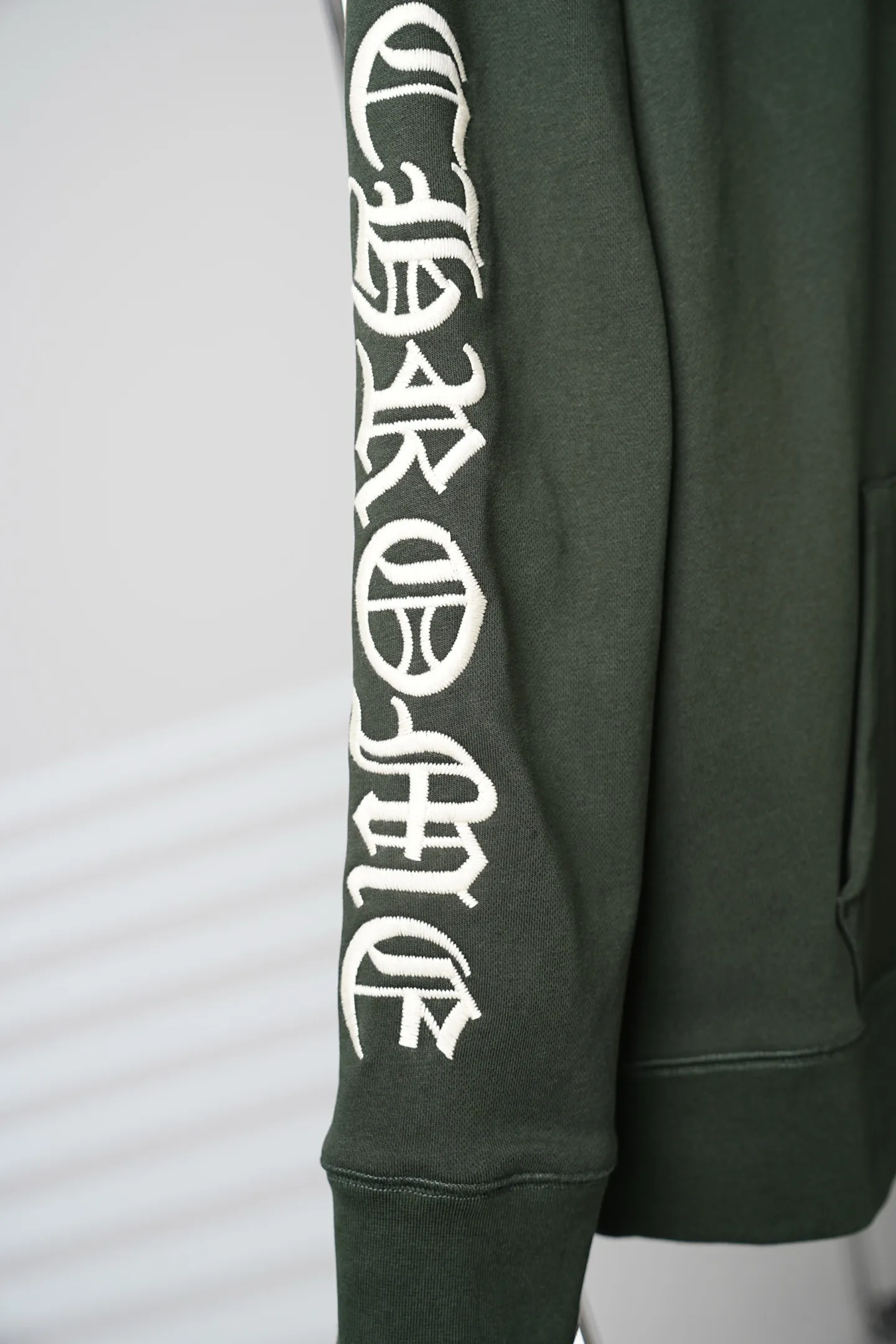 【 】Chrome Hearts/ （ ） 【In Stock】S M L ， ， 。 ， ， 。 ， ， Retro 。 ， ， ， ， Retro 。 ， 。 1. ， Chrome Hearts ， ， 。 2 ， ， ， 、 ， ，